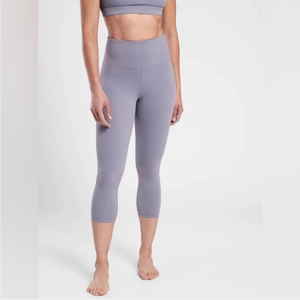 Athleta NWOT Ultra High Rise Elation Capri Leggings Gray Size M Yoga Gym Running